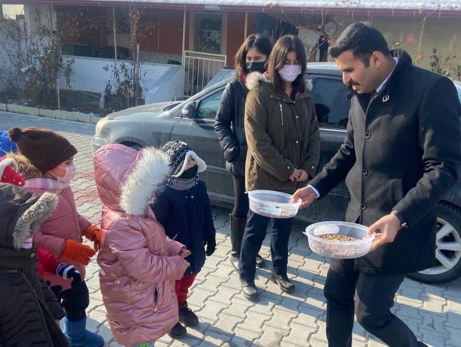 Çobanlar’da Minik Dostlar, Minik Ellerle Beslendi