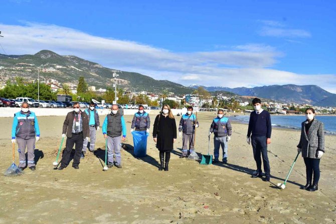 200 Metrede 2 Bin 157 Sigara İzmariti