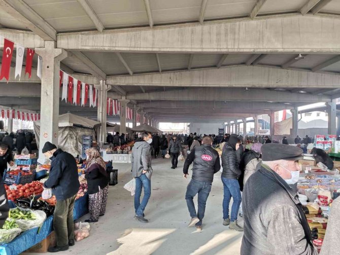 Altıntaş’ta Modern Kapalı Pazar Yeri Hizmete Girdi
