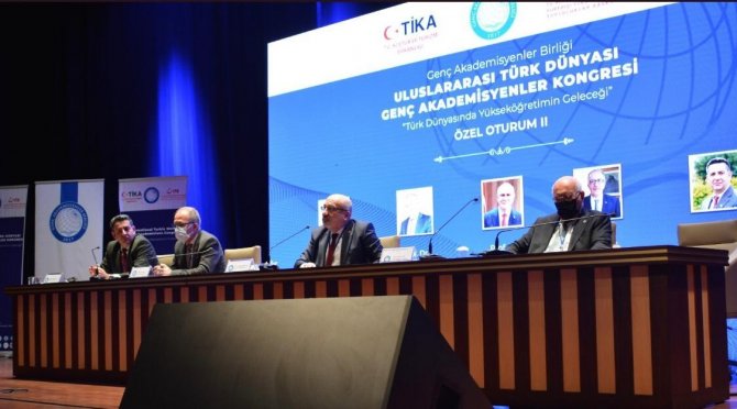 Rektör Uzun, Genç Akademisyenlere “Yükseköğretimde Küresel Eğilimleri” Anlattı