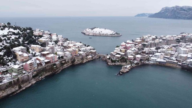 Amasra’da Kar Manzarası Havadan Görüntülendi