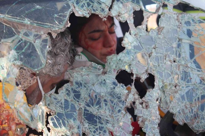 Dondurucu Soğukta Sağlık Personeli Ve Üniversitesi Öğrencilerden Gerçeği Aratmayan Tatbikat