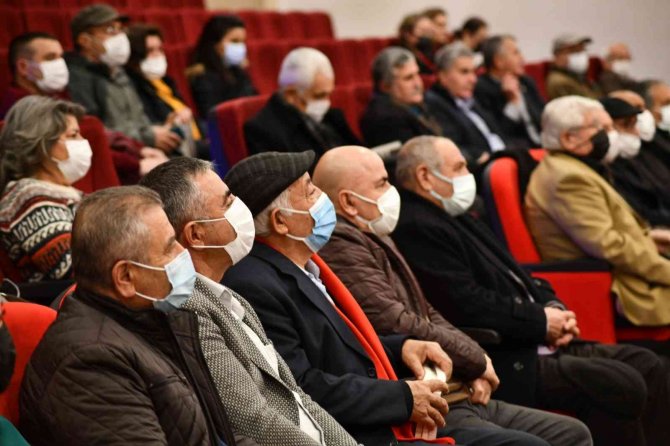 Çiğlili Edebiyatseverler Fakir Baykurt İmza Gecesinde Buluştu