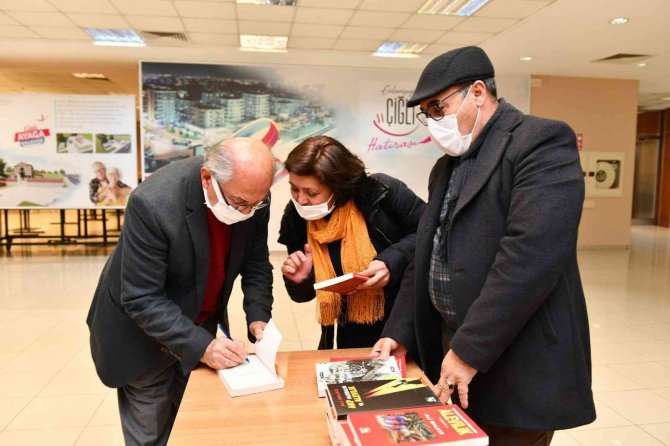 Çiğlili Edebiyatseverler Fakir Baykurt İmza Gecesinde Buluştu