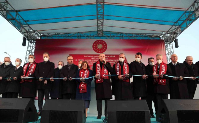 Cumhurbaşkanı Erdoğan: "Kur Spekülasyonu Denilen Bir Olayla Karşı Karşıya Kaldık Ve Bunu Bir Saatte Atıverdik"