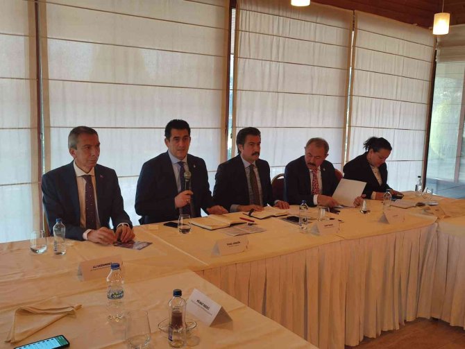 Denizli’de Ak Parti Türkiye’nin Yeni Ekonomi Modeli İçin Oda Ve Stk’larla Buluştu