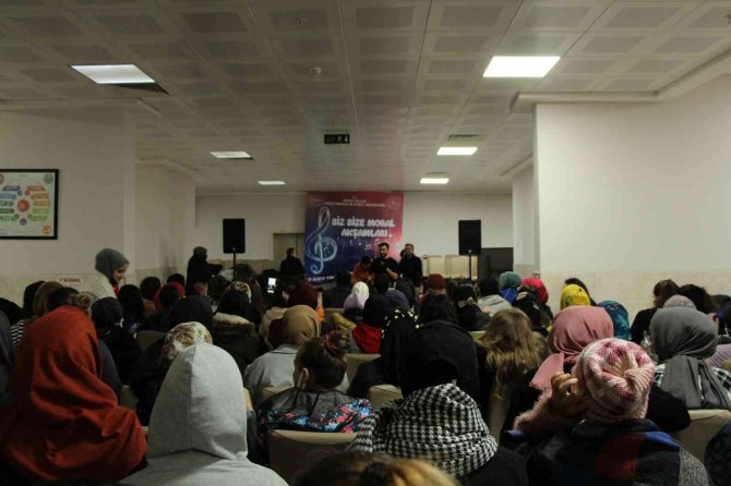 Biz Bize Moral Akşamları Devam Ediyor