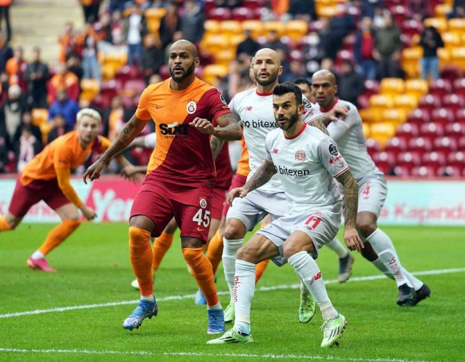 Marcao İle Kerem Aktürkoğlu Cezalı Duruma Düştü