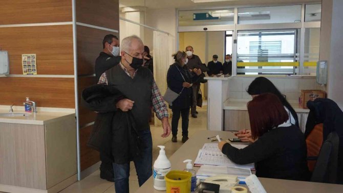 Edirne’de Aşı Kuyruğu