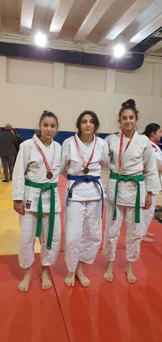 Kepezli Judocular Madalyaları Topladı