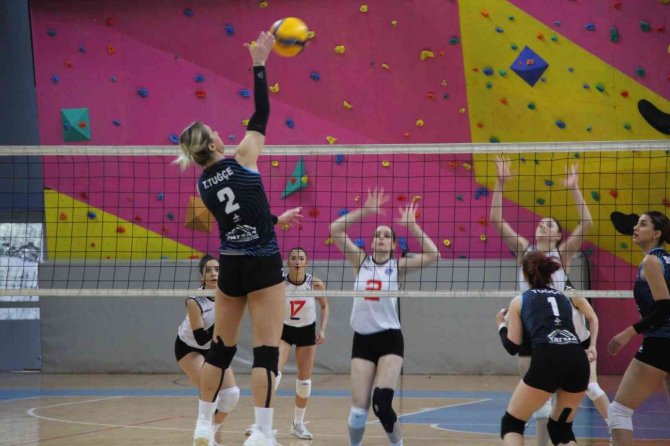 Kadınlar Voleybol 2. Ligi: Mfa Zonguldak Spor Kulübü: 3 - Yalova Çiftlikköy Belediyespor: 2