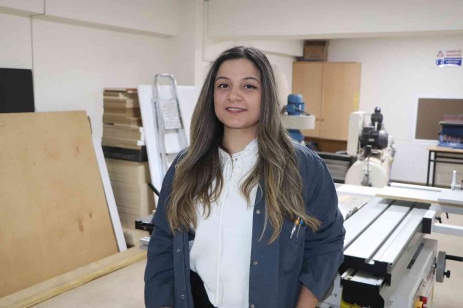 Kadın Mobilya Ustası, Sektörün Aranan Elemanı Oldu