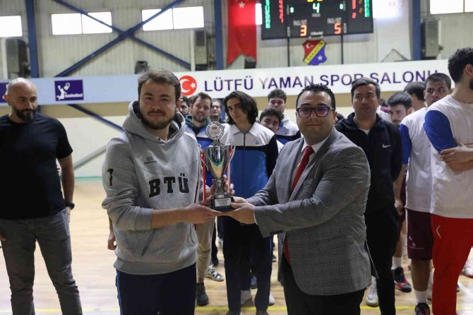 Subü Basketbol Takımı Ligi 2’inci Tamamladı