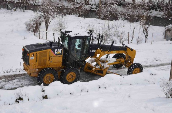 Kardan Kapanan Yollar Bir Bir Açılıyor