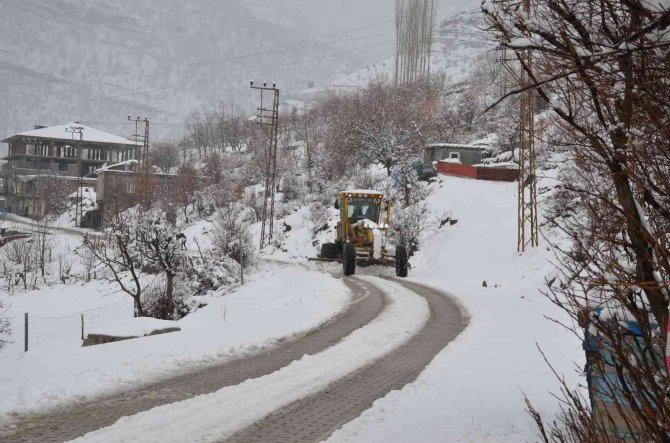 Kardan Kapanan Yollar Bir Bir Açılıyor