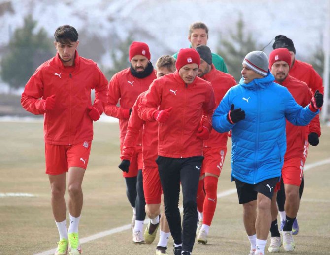 Sivasspor, Kayseri Maçın Yoğun Tempoda Hazırlanıyor
