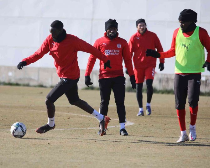 Sivasspor, Kayseri Maçın Yoğun Tempoda Hazırlanıyor