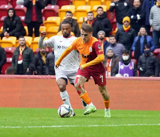 Spor Toto Süper Lig: Galatasaray: 0 - Antalyaspor: 0 (Maç Devam Ediyor)