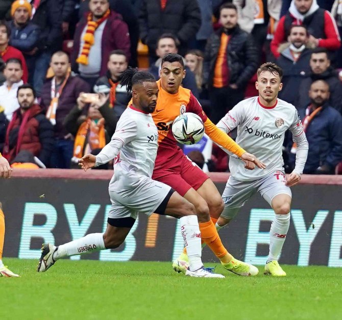 Spor Toto Süper Lig: Galatasaray: 1 - Ft Antalyaspor: 0 (İ̇lk Yarı)