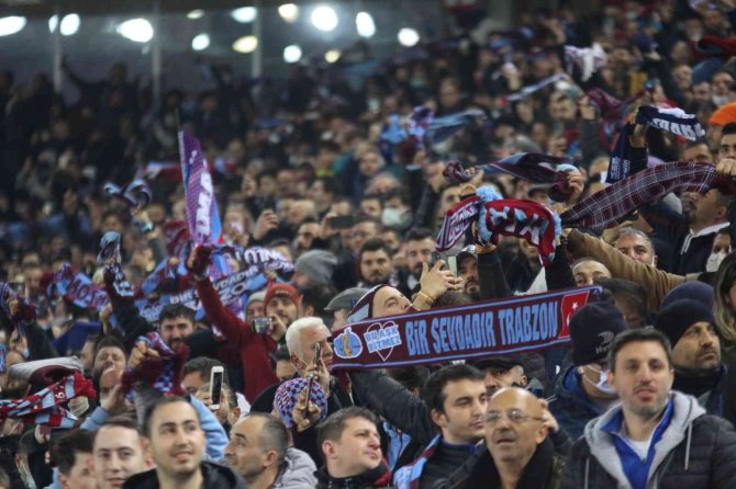 Spor Toto Süper Lig: Trasbzonspor: 0 - Başakşehir: 0 (İ̇lk Yarı)