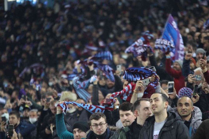 Spor Toto Süper Lig: Trasbzonspor: 0 - Başakşehir: 0 (İ̇lk Yarı)