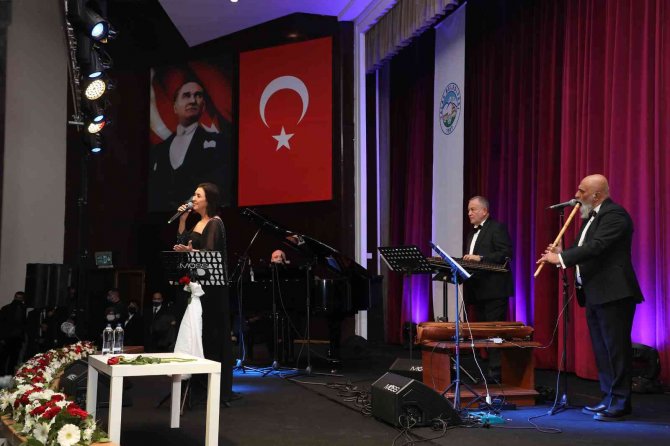 Talas Belediyesi 2021’i ‘Melihat Gülses Ve Tanini Trio’ Konseri İle Bitirdi