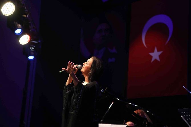 Talas Belediyesi 2021’i ‘Melihat Gülses Ve Tanini Trio’ Konseri İle Bitirdi