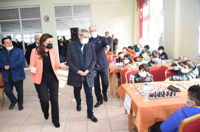 Tarsus’ta 100. Yıl Satranç Turnuvası Düzenlendi