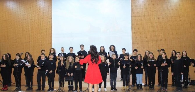 "Türkiye Çocukları Çocuk Korosu"ndan Simav’da Konser