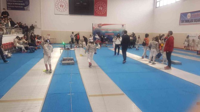 Eskrim Açık Kılıç Turnuvası Karabük’te Başladı