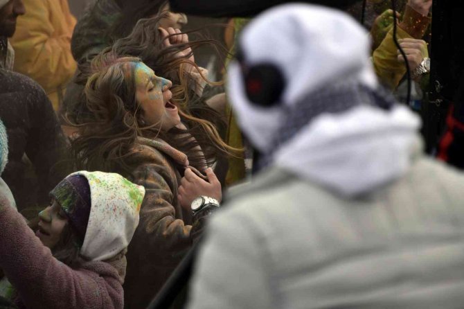 Soğuğa Aldırmadan Boya Festivalinde Gönüllerince Eğlendiler
