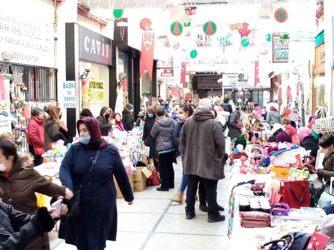 Bandırma’da El Emeği Yılbaşı Alış Veriş Günleri Başladı.