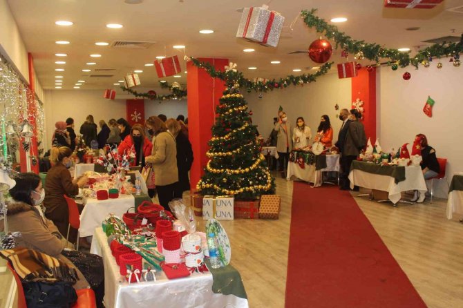 Salihli’de Yeni Yıl Hediyeleri Fuarı Açıldı