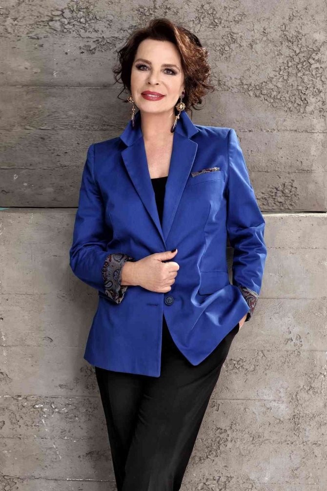 Hülya Koçyiğit’ten Damadına Övgü: “Engin Altan Düzyatan Dört Dörtlük Bir Oyuncu”