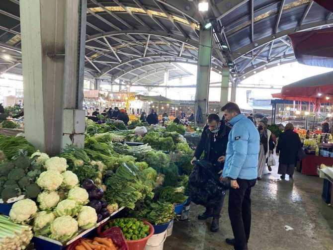 Halk Pazarına Yoğun İlgi