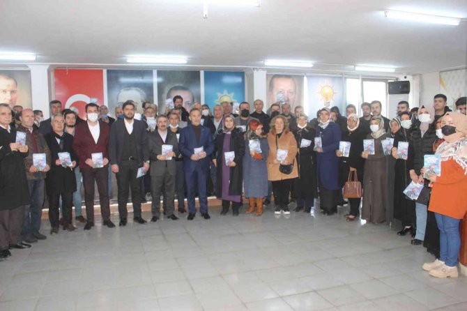 Ak Parti Adıyaman’da Yapılan Yatırım Ve Hizmetleri Anlatan Broşürler Dağıtıyor