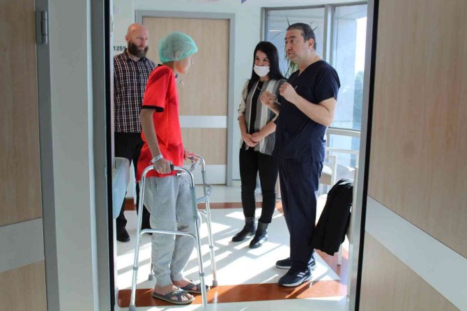 Almanya’da Kesilecek Denilen Bacağı Türk Doktoru Kurtardı