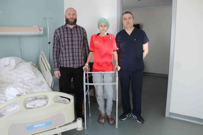 Almanya’da Kesilecek Denilen Bacağı Türk Doktoru Kurtardı