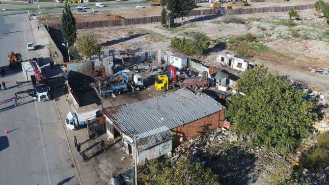 Güneş Mahallesi’nde Kentsel Dönüşüm Kapsamında Kaçak Yapılar Yıkıldı