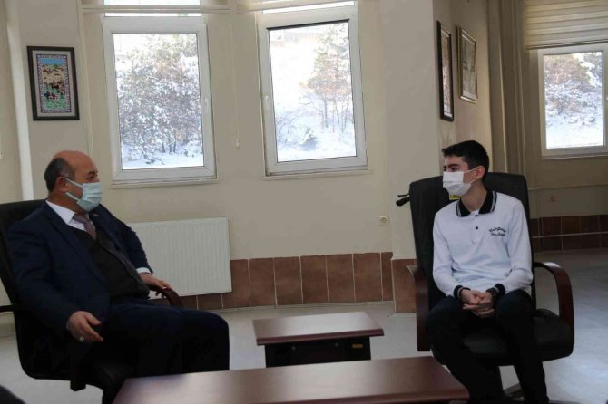 Bilgi Yarışmasında Türkiye İkincisi Olan Kütahyalı Öğrenciye Bisiklet Ödülü