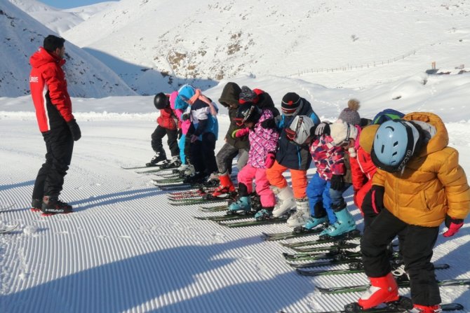 Bitlis’te Kayak Sezonu Açıldı