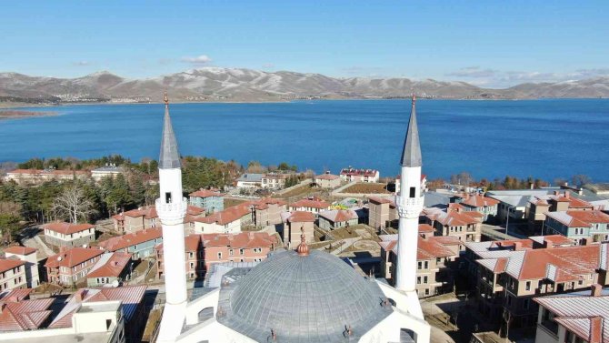 Depremin Merkezi Sivrice’deki Göl Manzaralı Toki̇ Konutları Tamamlandı