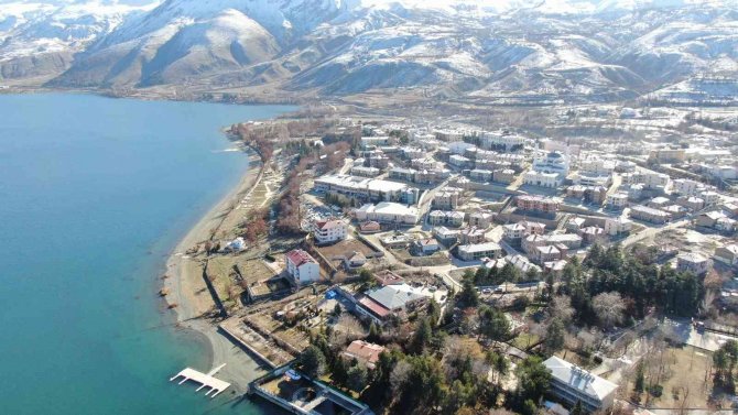 Depremin Merkezi Sivrice’deki Göl Manzaralı Toki̇ Konutları Tamamlandı
