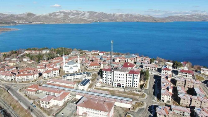 Depremin Merkezi Sivrice’deki Göl Manzaralı Toki̇ Konutları Tamamlandı