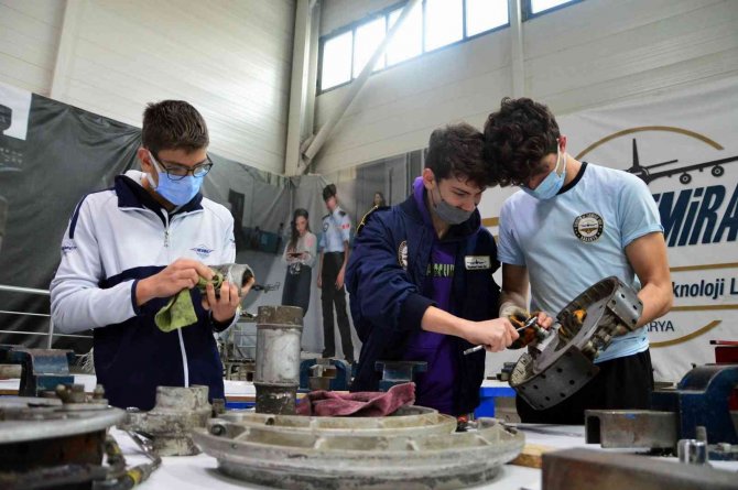 Geleceğin Uçak Mühendis Ve Teknisyenleri Bu Okulda Yetişiyor