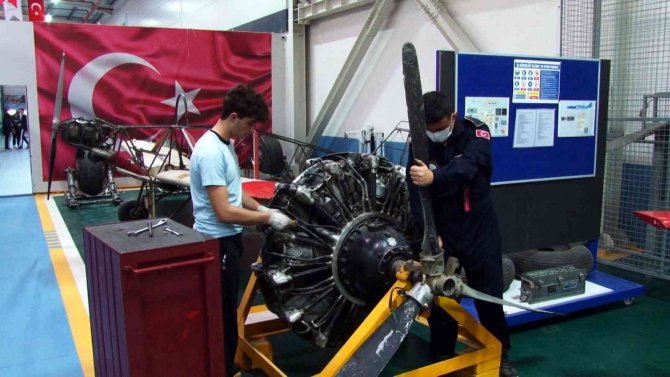 Geleceğin Uçak Mühendis Ve Teknisyenleri Bu Okulda Yetişiyor