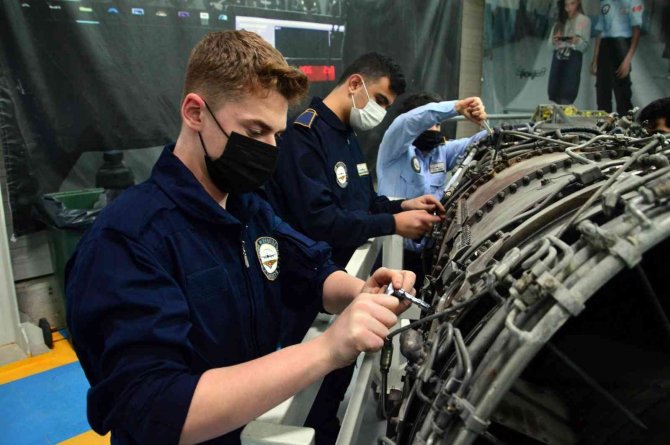 Geleceğin Uçak Mühendis Ve Teknisyenleri Bu Okulda Yetişiyor