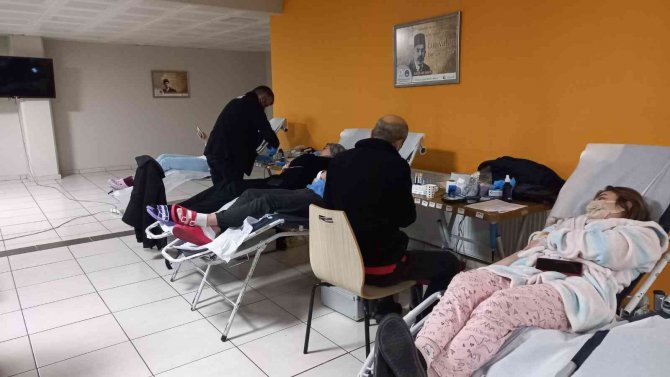 Kan Stokları Azalınca Devreye Öğrenciler Girdi