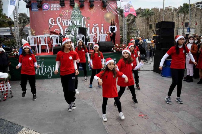 Kuşadası’nda Yeni Yıl Heyecanı Yaşandı