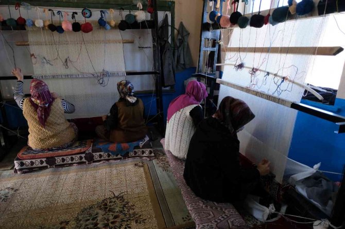 Geleneksel Yöntemlerle Dokunan Halılarda Hedef İhracat